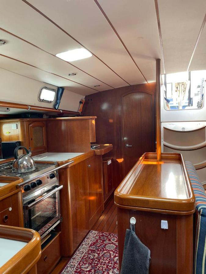 Beautiful And Comfortable Sailboat With Secure Parking Available Hotel Barcelona Bagian luar foto