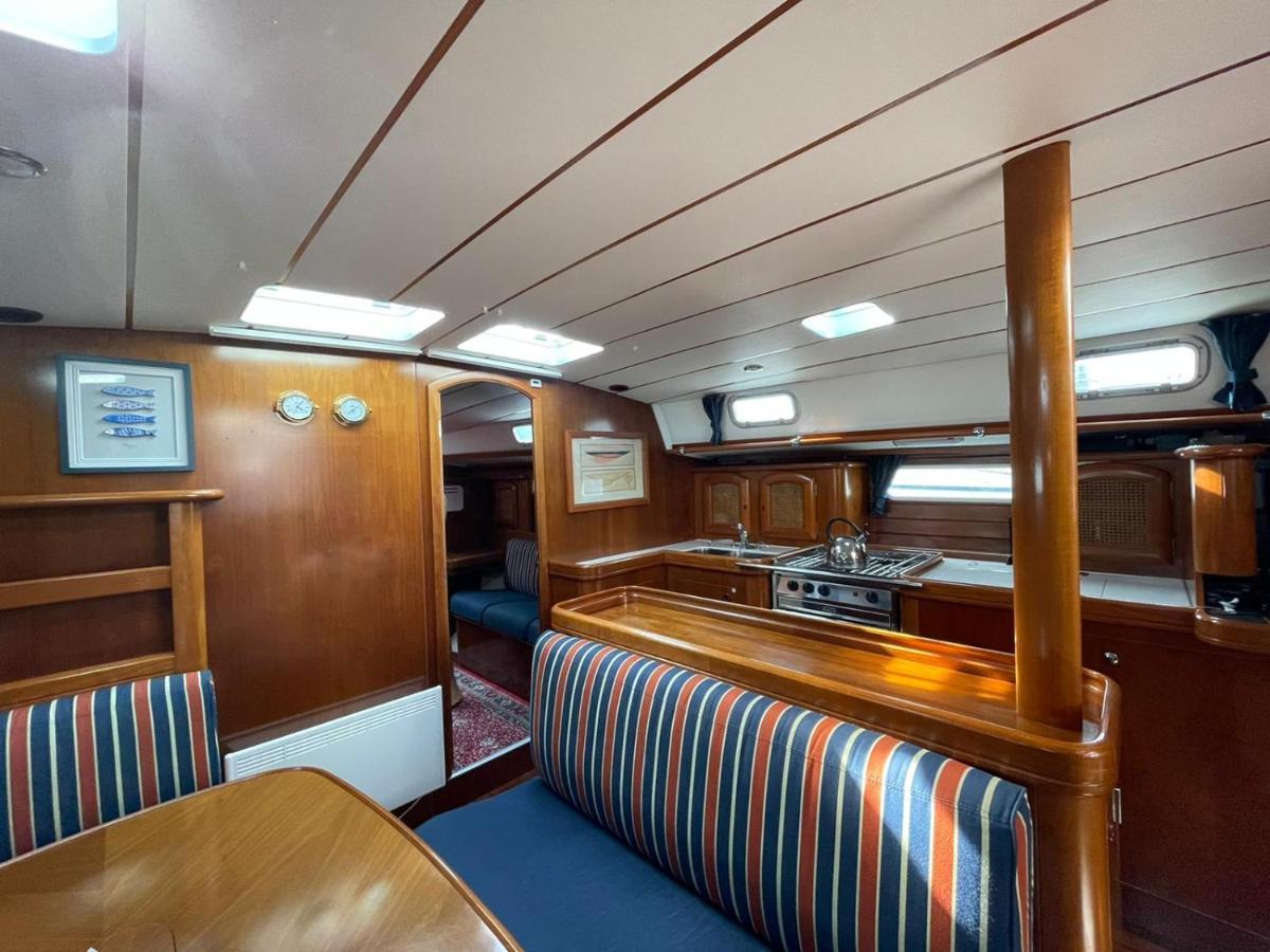 Beautiful And Comfortable Sailboat With Secure Parking Available Hotel Barcelona Bagian luar foto