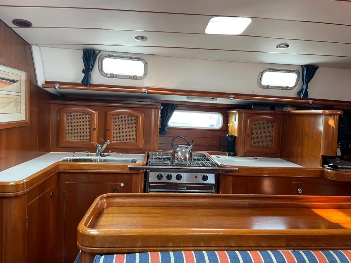Beautiful And Comfortable Sailboat With Secure Parking Available Hotel Barcelona Bagian luar foto