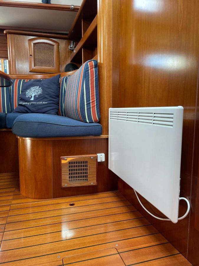 Beautiful And Comfortable Sailboat With Secure Parking Available Hotel Barcelona Bagian luar foto