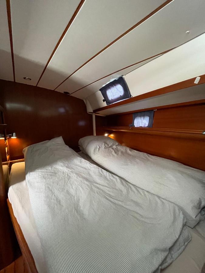 Beautiful And Comfortable Sailboat With Secure Parking Available Hotel Barcelona Bagian luar foto