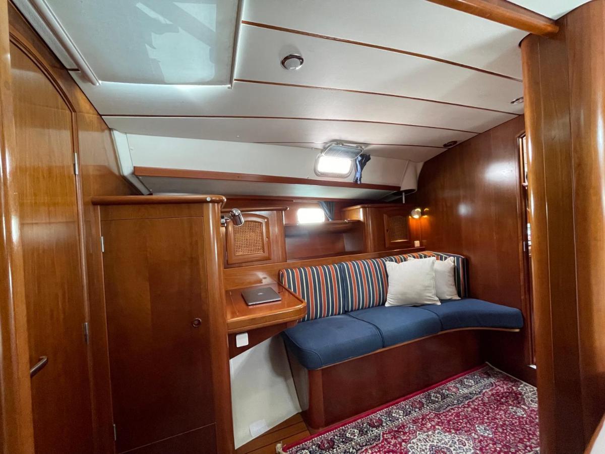 Beautiful And Comfortable Sailboat With Secure Parking Available Hotel Barcelona Bagian luar foto